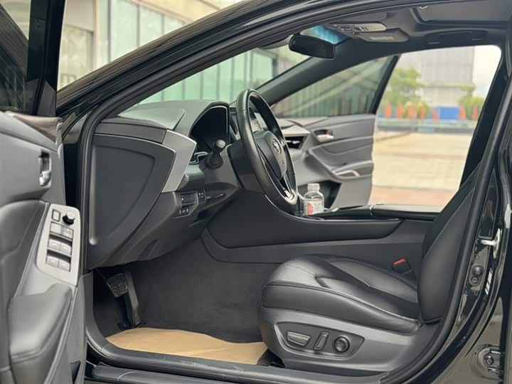 Фото 2 - Toyota Avalon