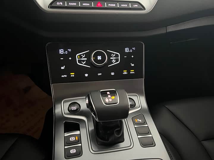 Фото 7 - Hongqi H5