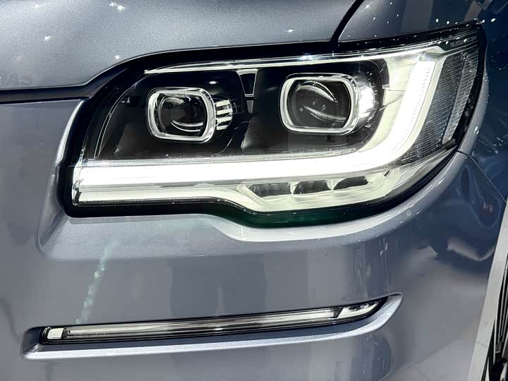 Фото 8 - Lincoln Navigator