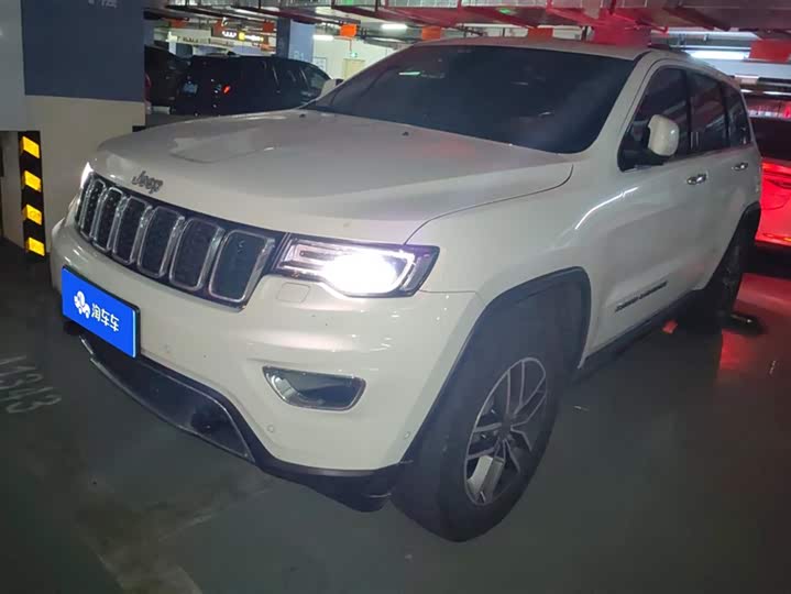 Фото 1 - Jeep Grand Cherokee