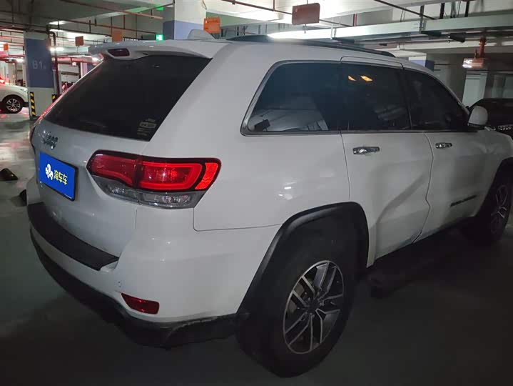 Фото 3 - Jeep Grand Cherokee