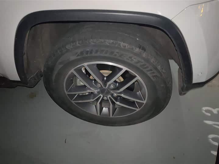 Фото 6 - Jeep Grand Cherokee