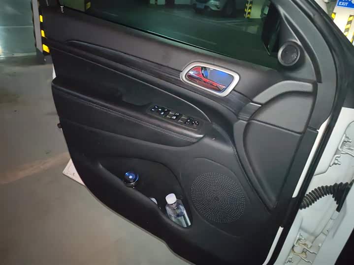 Фото 7 - Jeep Grand Cherokee