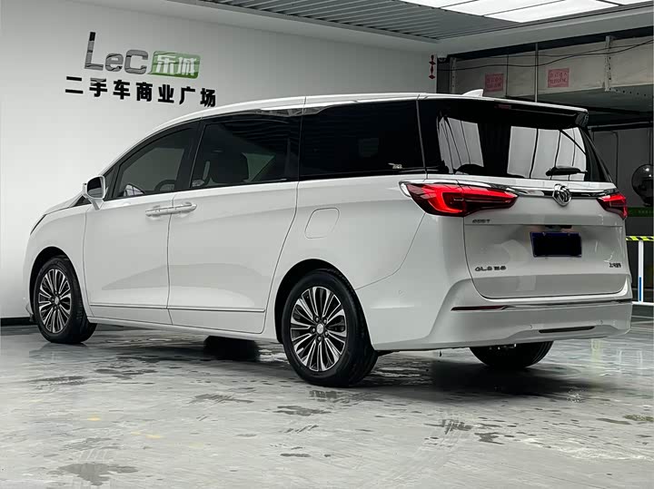 Фото 4 - Buick GL8 ES