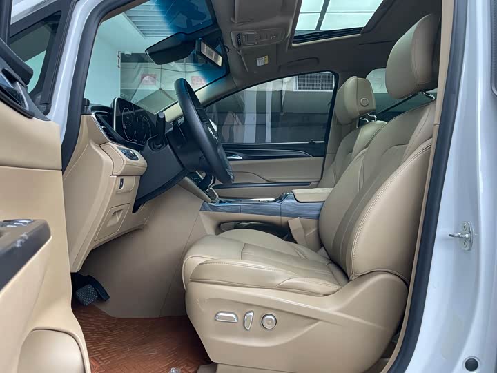 Фото 8 - Buick GL8 ES