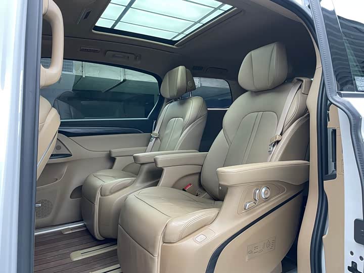 Фото 9 - Buick GL8 ES