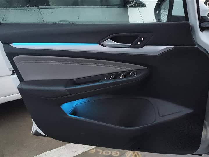 Фото 7 - Volkswagen Golf