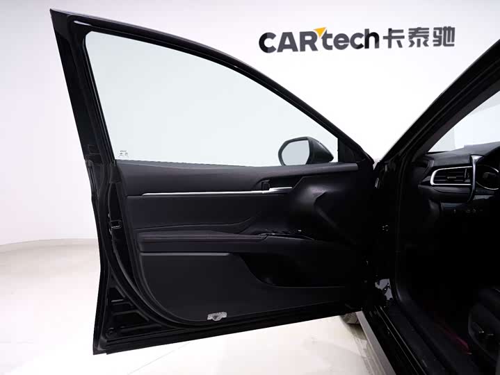 Фото 7 - Toyota Camry