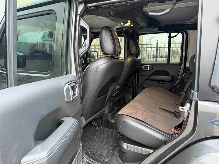 Фото 9 - Jeep Wrangler Hybrid