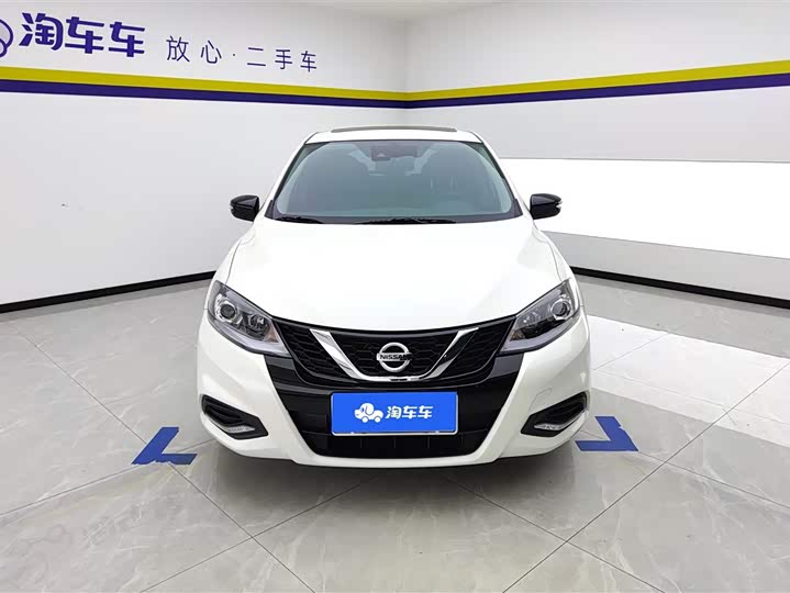 Фото 2 - Nissan Tiida