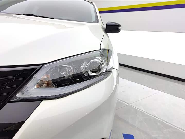 Фото 5 - Nissan Tiida