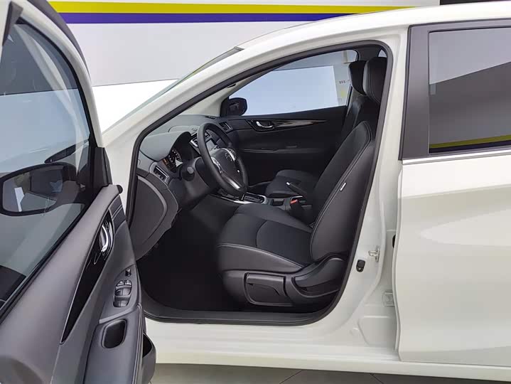 Фото 9 - Nissan Tiida