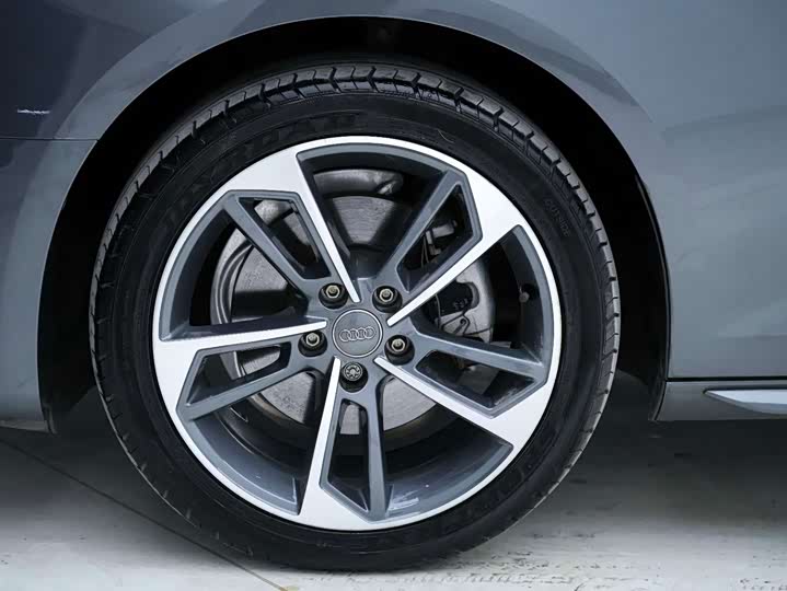 Фото 5 - Audi A4L