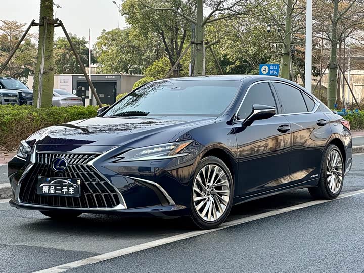 Фото 1 - Lexus ES