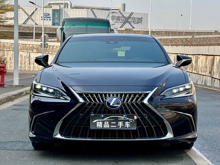 Фото 2 - Lexus ES