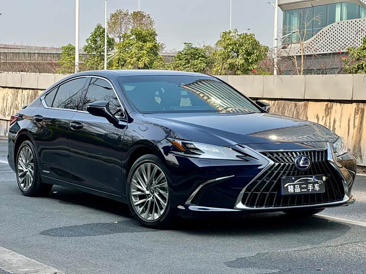 Фото 3 - Lexus ES