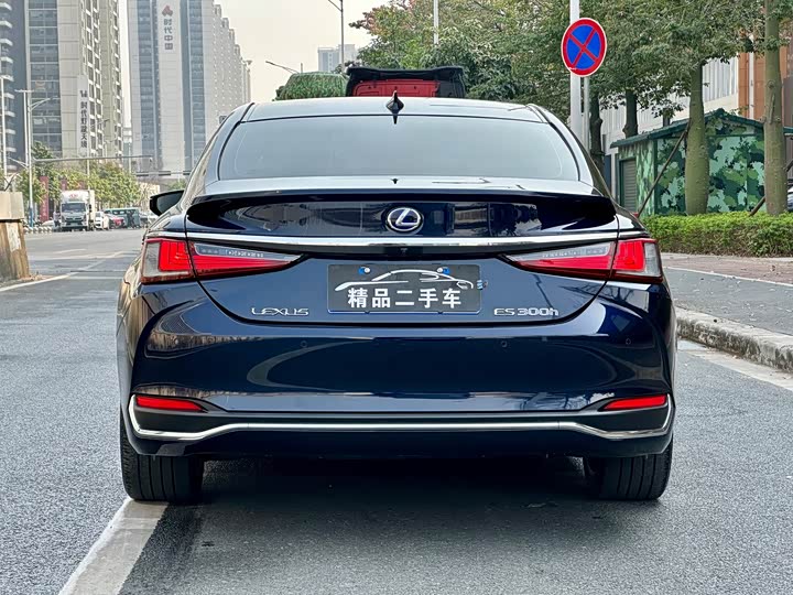 Фото 4 - Lexus ES