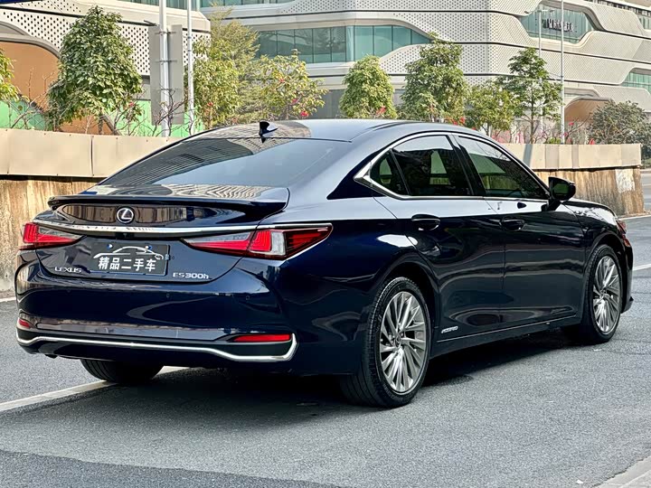 Фото 5 - Lexus ES