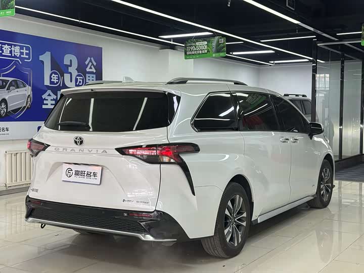 Фото 2 - Toyota Granvia