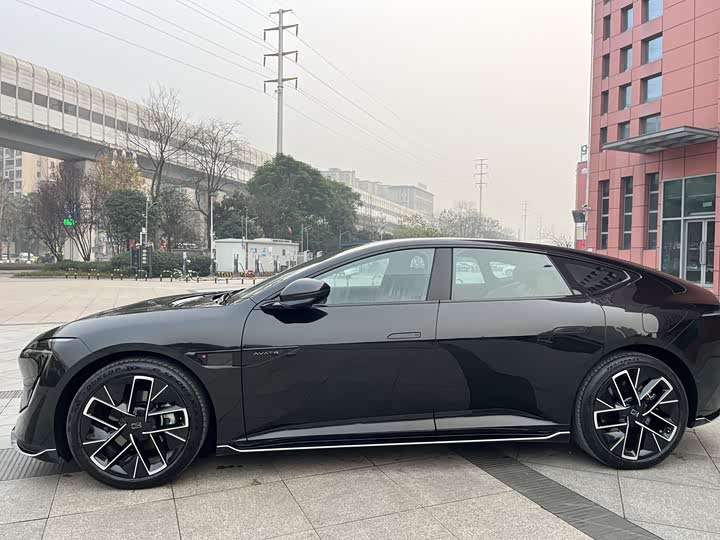 Фото 3 - Avatr 12