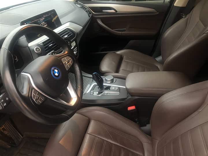 Фото 8 - BMW iX3