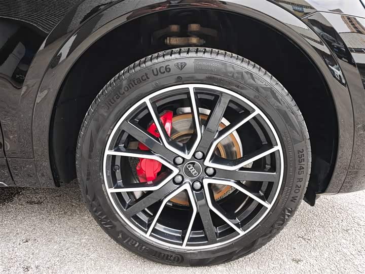 Фото 7 - Audi Q5L