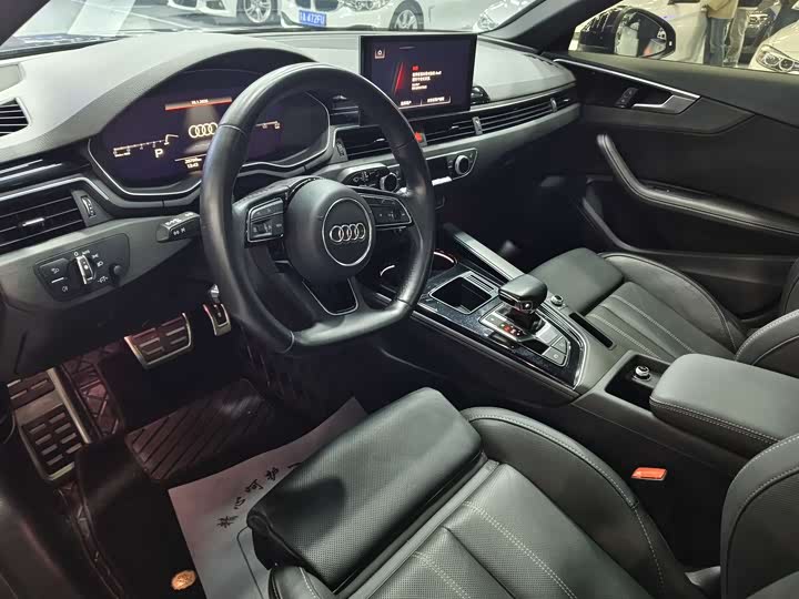 Фото 4 - Audi A4L
