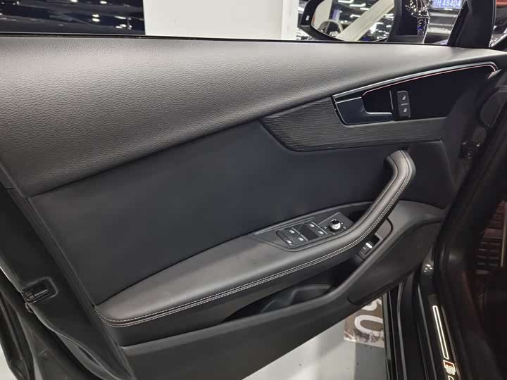 Фото 5 - Audi A4L