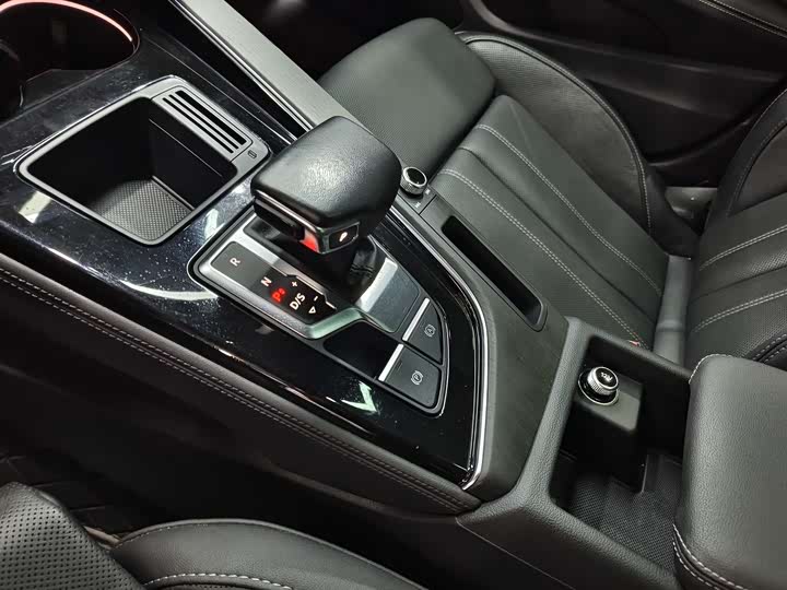 Фото 6 - Audi A4L