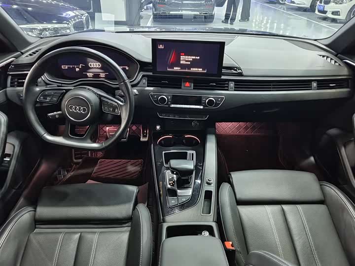 Фото 8 - Audi A4L