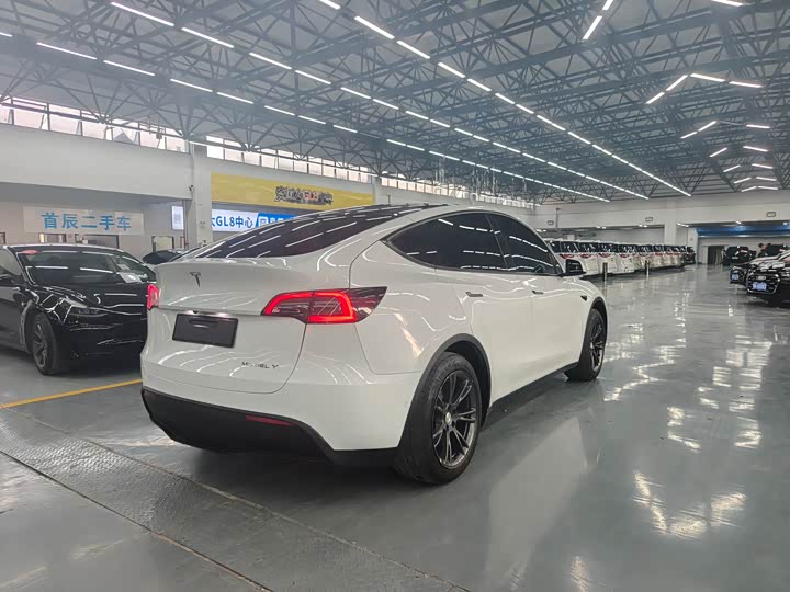 Фото 8 - Tesla Model Y