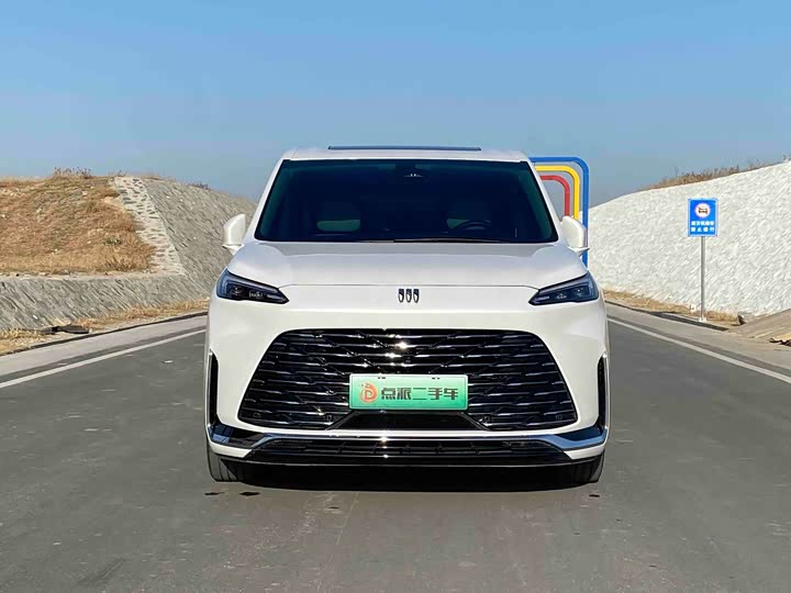 Фото 2 - Buick GL8 Hybrid