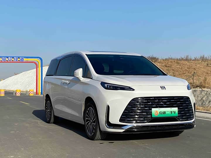 Фото 3 - Buick GL8 Hybrid