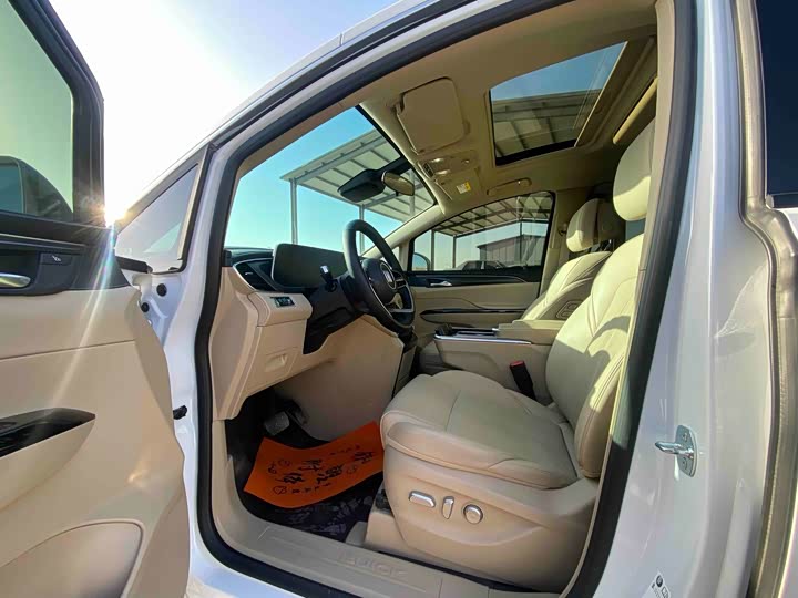 Фото 7 - Buick GL8 Hybrid