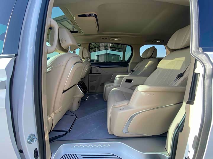 Фото 8 - Buick GL8 Hybrid