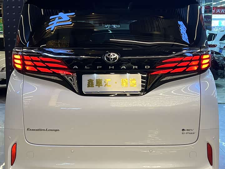 Фото 4 - Toyota Alphard