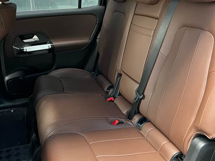 Фото 9 - Mercedes-Benz GLB-Class