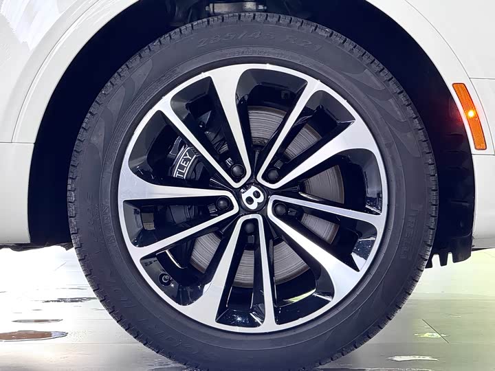 Фото 9 - Bentley Bentayga