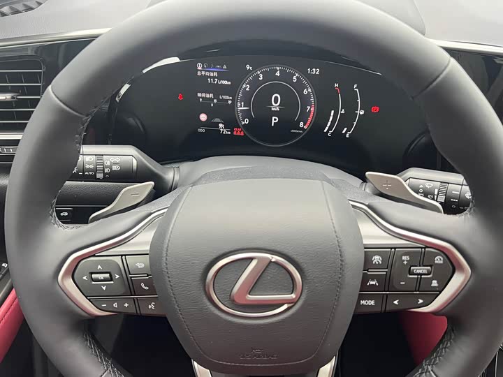 Фото 4 - Lexus NX