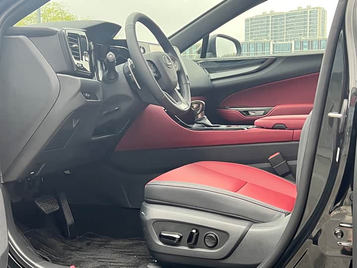 Фото 7 - Lexus NX