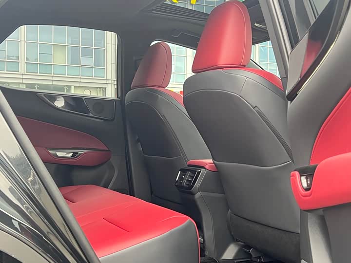 Фото 9 - Lexus NX