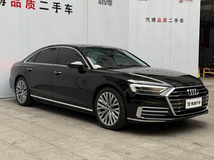 Фото 3 - Audi A8