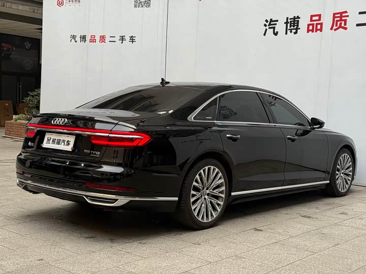 Фото 5 - Audi A8