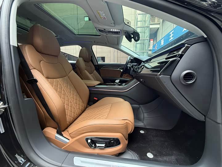 Фото 9 - Audi A8