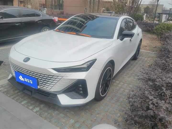 Фото 1 - Changan UNI-V