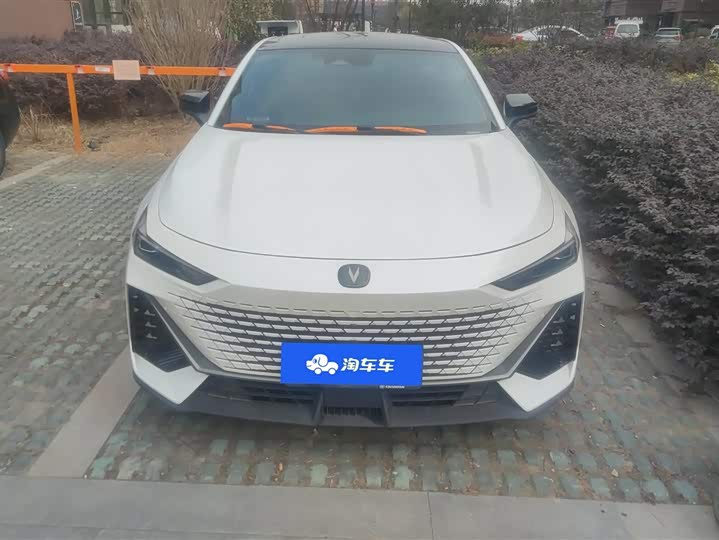 Фото 2 - Changan UNI-V