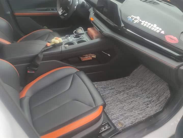 Фото 8 - Changan UNI-V