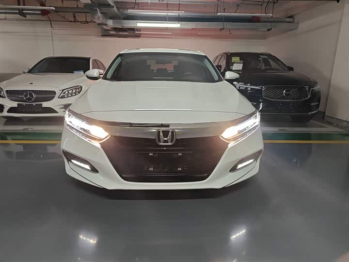 Фото 3 - Honda Accord