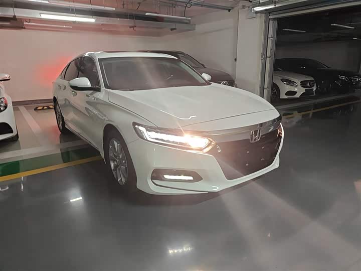 Фото 4 - Honda Accord