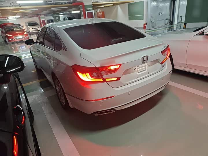 Фото 5 - Honda Accord